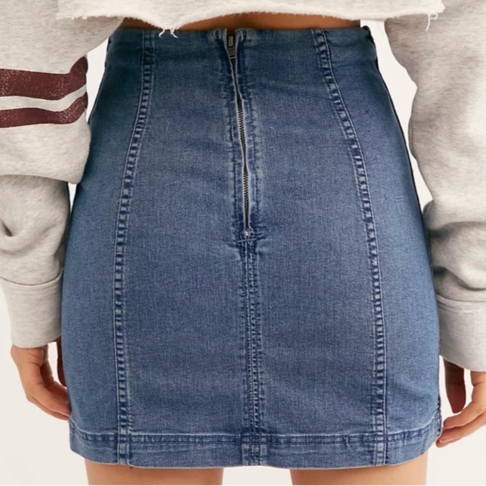 Free People Modern Femme Denim Blue Jean Back Zip Casual Retro Y2K Mini Skirt - Picture 3 of 9